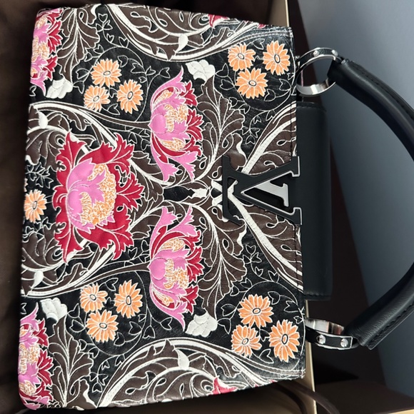 Louis Vuitton runway handbag. Never used! - Picture 3 of 3